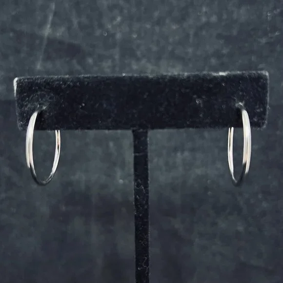 Lot of 6 Silver Tone Pierced Earrings (4830) - Picture 7 of 9